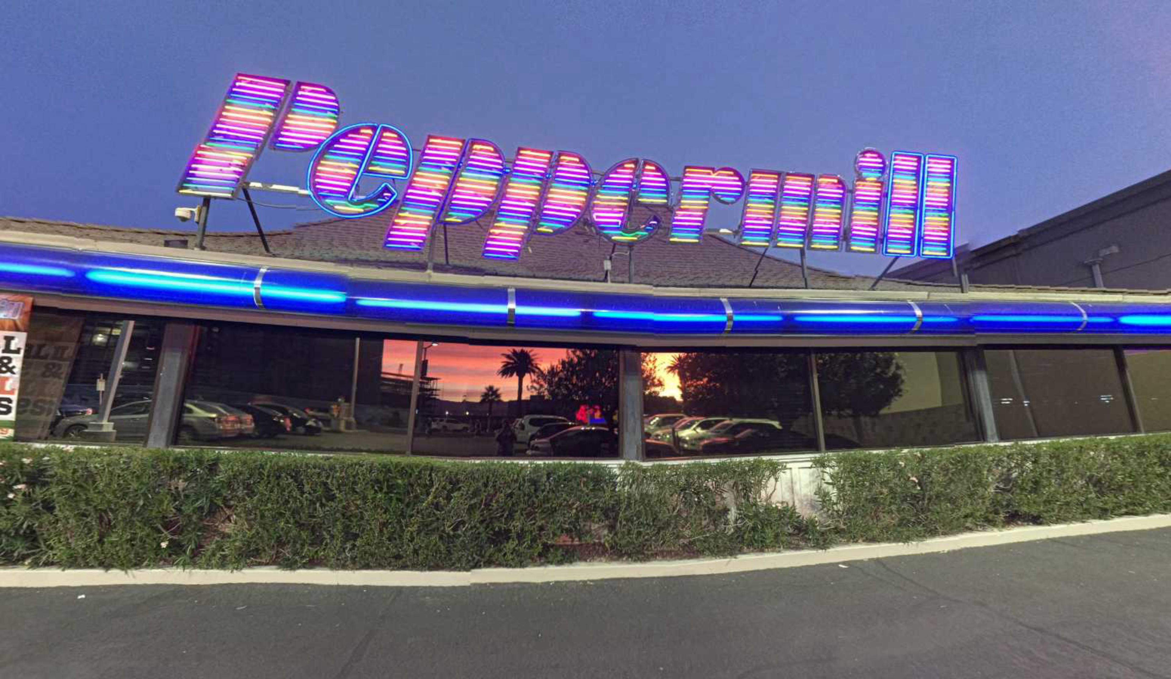 Peppermill Fireside Lounge, Las Vegas, USA virtual tour preview